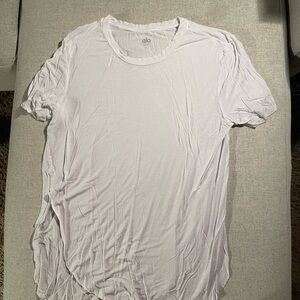 ALO Yoga Short-Sleeve T-Shirt in White w slit on sides